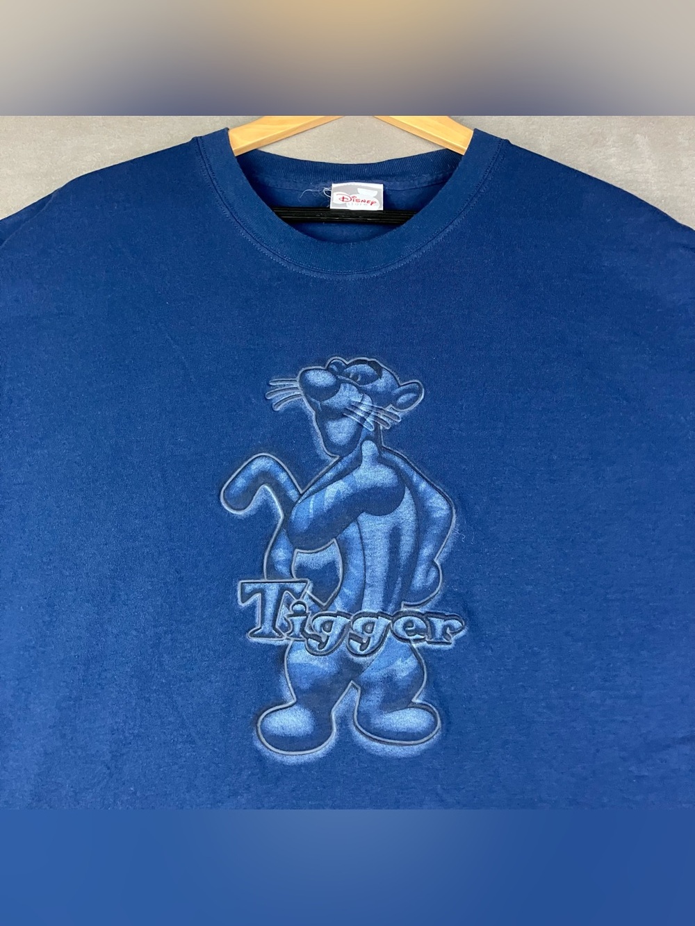 Vintage Disney Store Men’s Size 2XL Tigger Tiger T Shirt Short Sleeve Navy Logo.